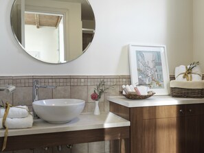 Villa, 4 Bedrooms, Pool Access, Sea View | Bathroom