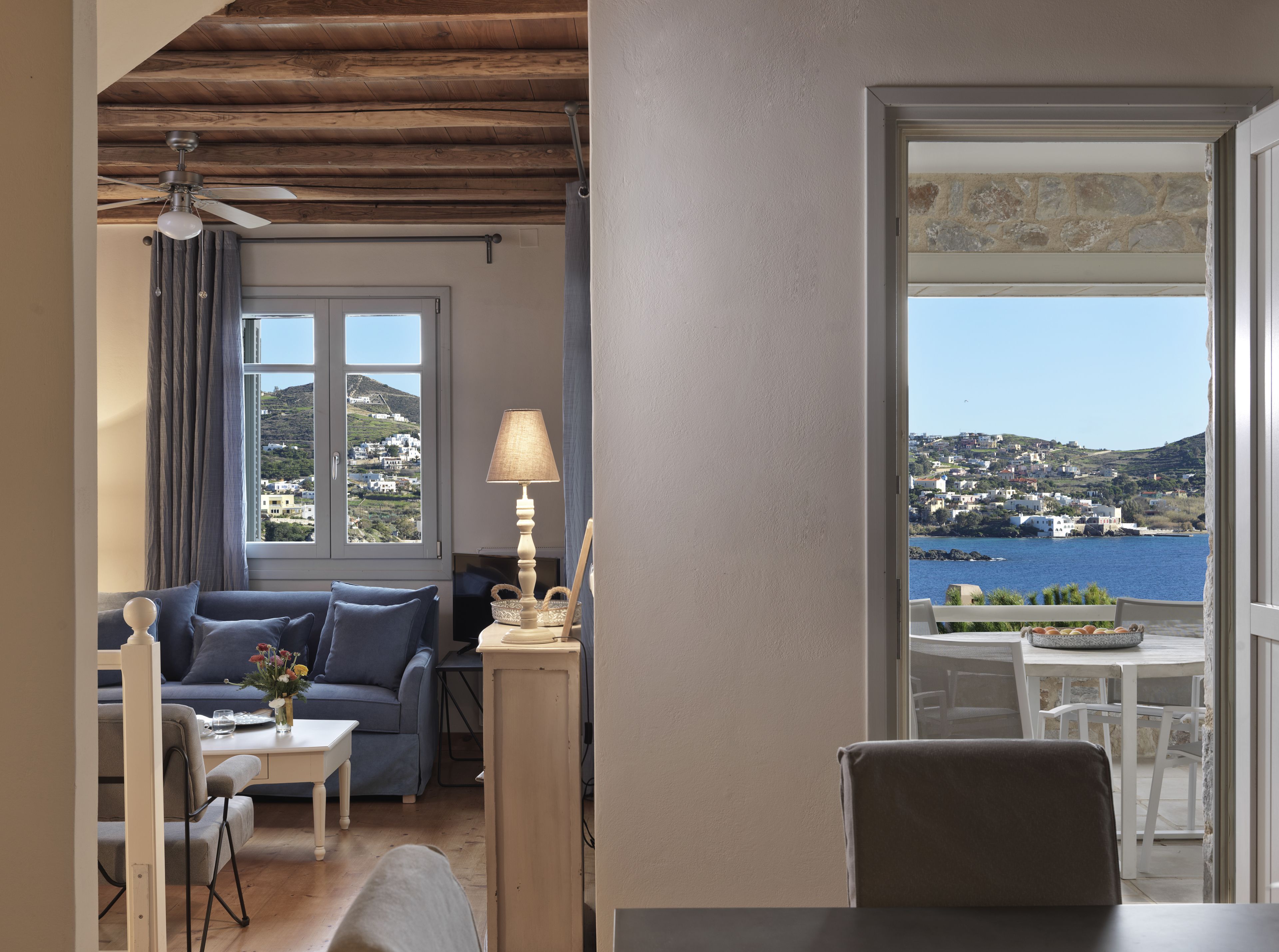 Villa, 3 Schlafzimmer, Whirlpool, Meerblick | Wohnbereich | Flachbildfernseher, Kamin