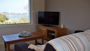 Room - House with enclosed garden for rent in Louannec, close to the sea (Louannec)
