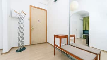 Apartamento, 2 quartos (Gorkogo st. 12) | Área de estar | TV de tela plana