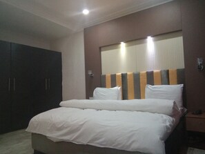 Luxury Room | Desk, free WiFi, bed sheets - Margaretta Classic Suites and Hotel (Abuja)