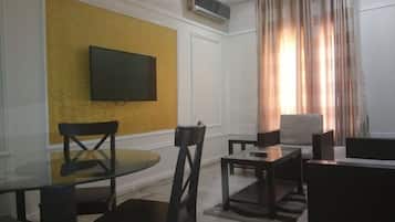 Executive Suite | Living area