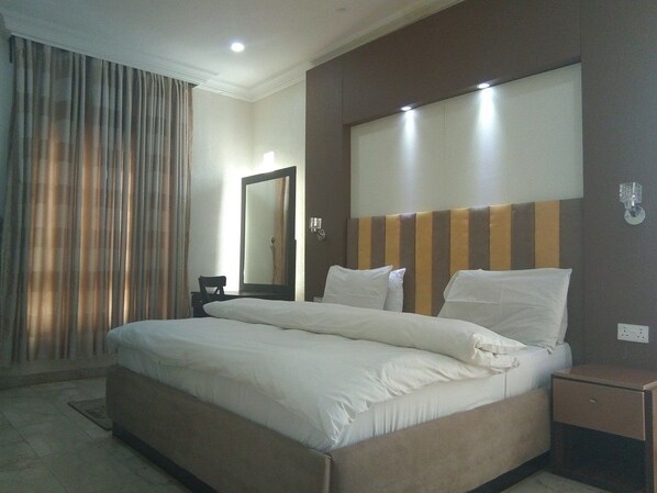 Suite Exécutive | Bureau, Wi-Fi gratuit, draps fournis