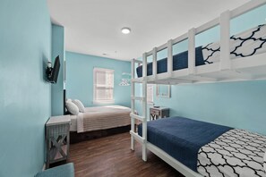 14 室のベッドルーム、アイロン / アイロン台、WiFi (無料)、ベッドシーツ