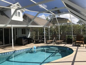 Piscina all'aperto, una piscina riscaldata