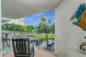 Property grounds - 1 Bedroom / New Furniture / Direct beach access / Across from J.W. Marriott! (Marco Island)