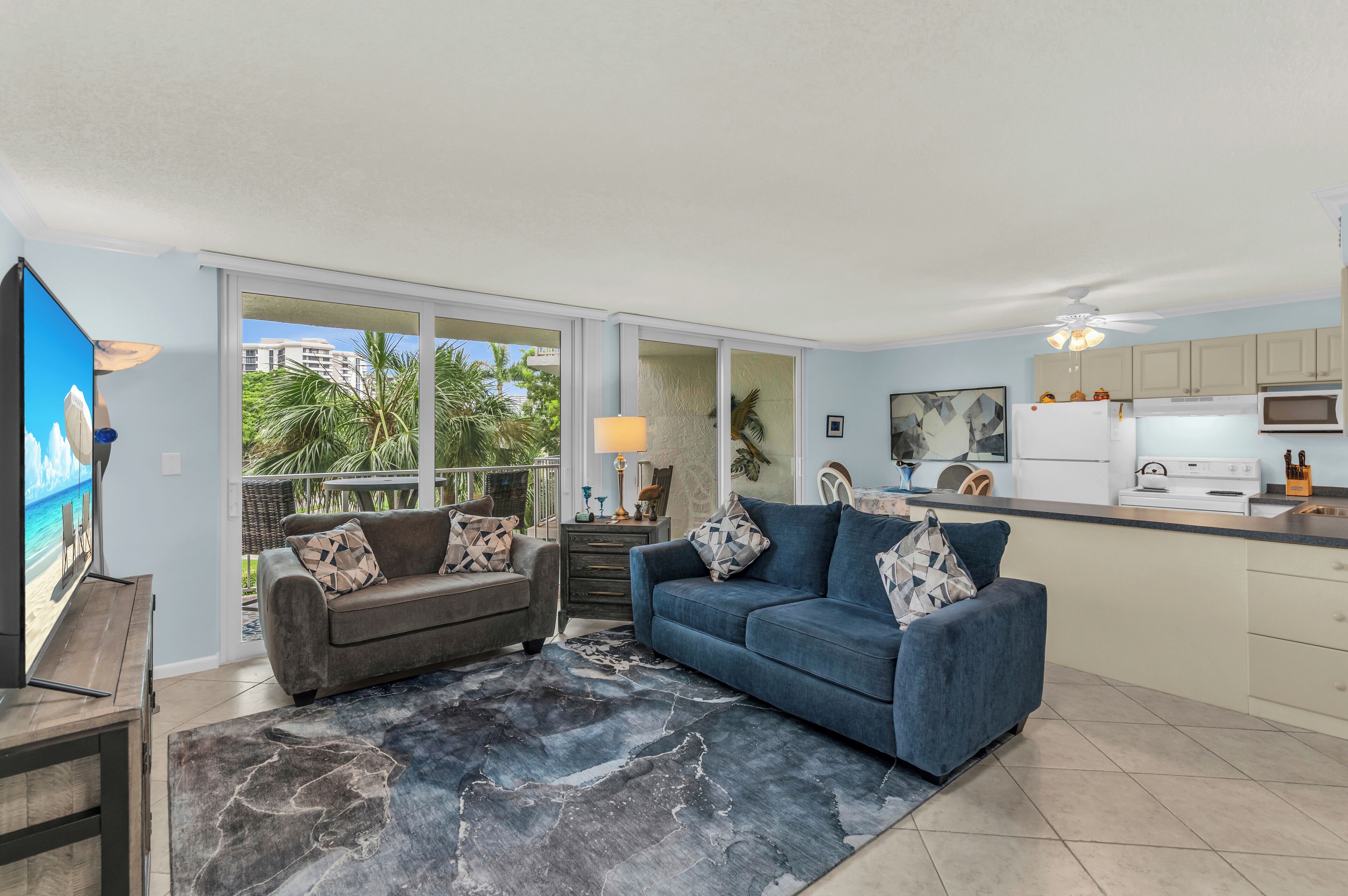 1 Bedroom / New Furniture / Direct beach access / Across from J.W. Marriott!