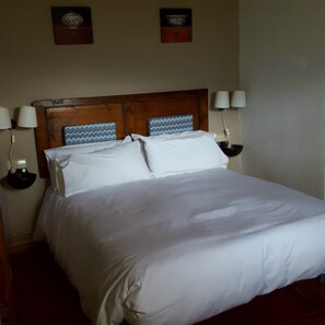 Double Room, Mountain View | Desk, blackout drapes, iron/ironing board - Hotel Cruells (Planoles)
