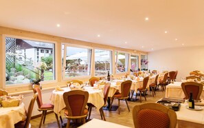 ディナーに営業 (イタリア料理)