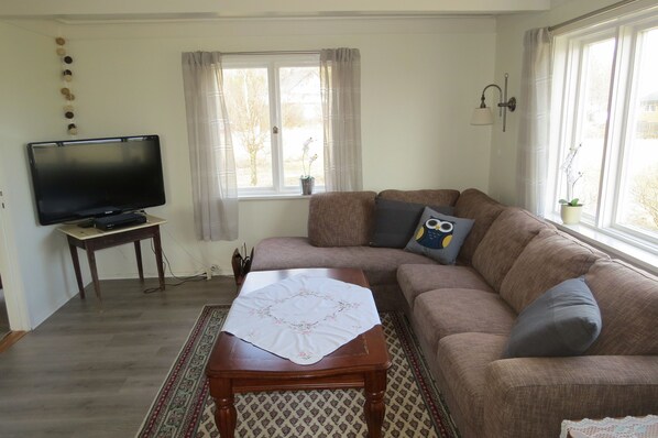 Télévision à écran plat de 42 pouces avec chaînes par câble, télévision