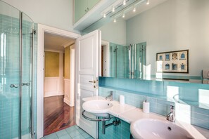 Panoramic-Penthouse, 6 Schlafzimmer, Whirlpool, Turm | Badezimmer