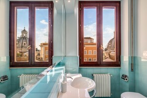 Panoramic Penthouse, 6 Bedrooms, Hot Tub, Tower | Bathroom | Jetted tub, hydromassage showerhead, hair dryer, bidet - Imperial Panorama Penthouse (Rome)