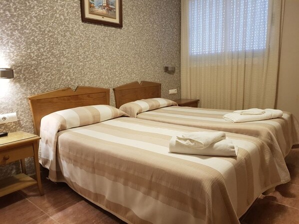 Double Room, 1 Double or 2 Single Beds