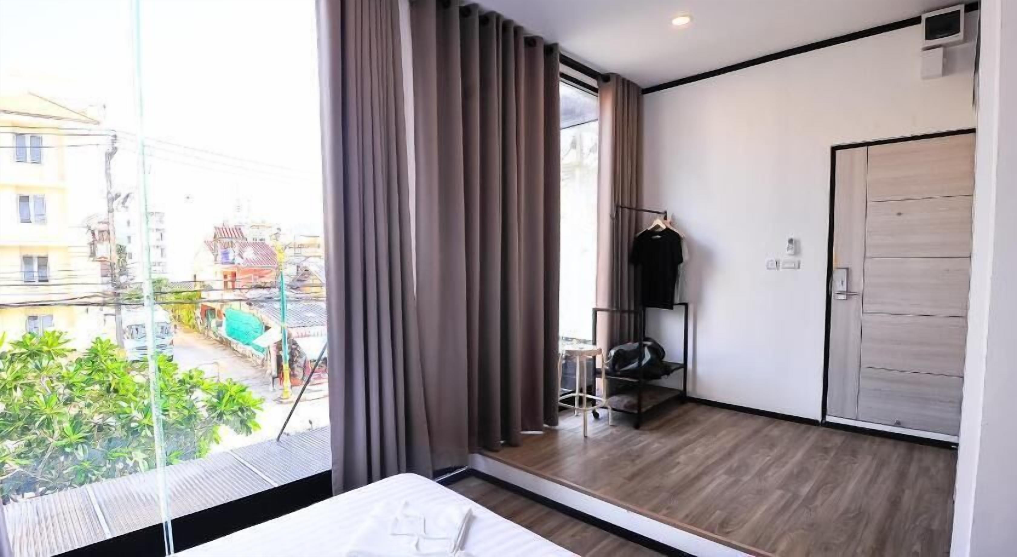 In-room safe, blackout curtains, free WiFi