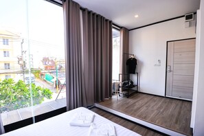 In-room safe, blackout curtains, free WiFi - Glur Phuket Patong Beach (Patong)