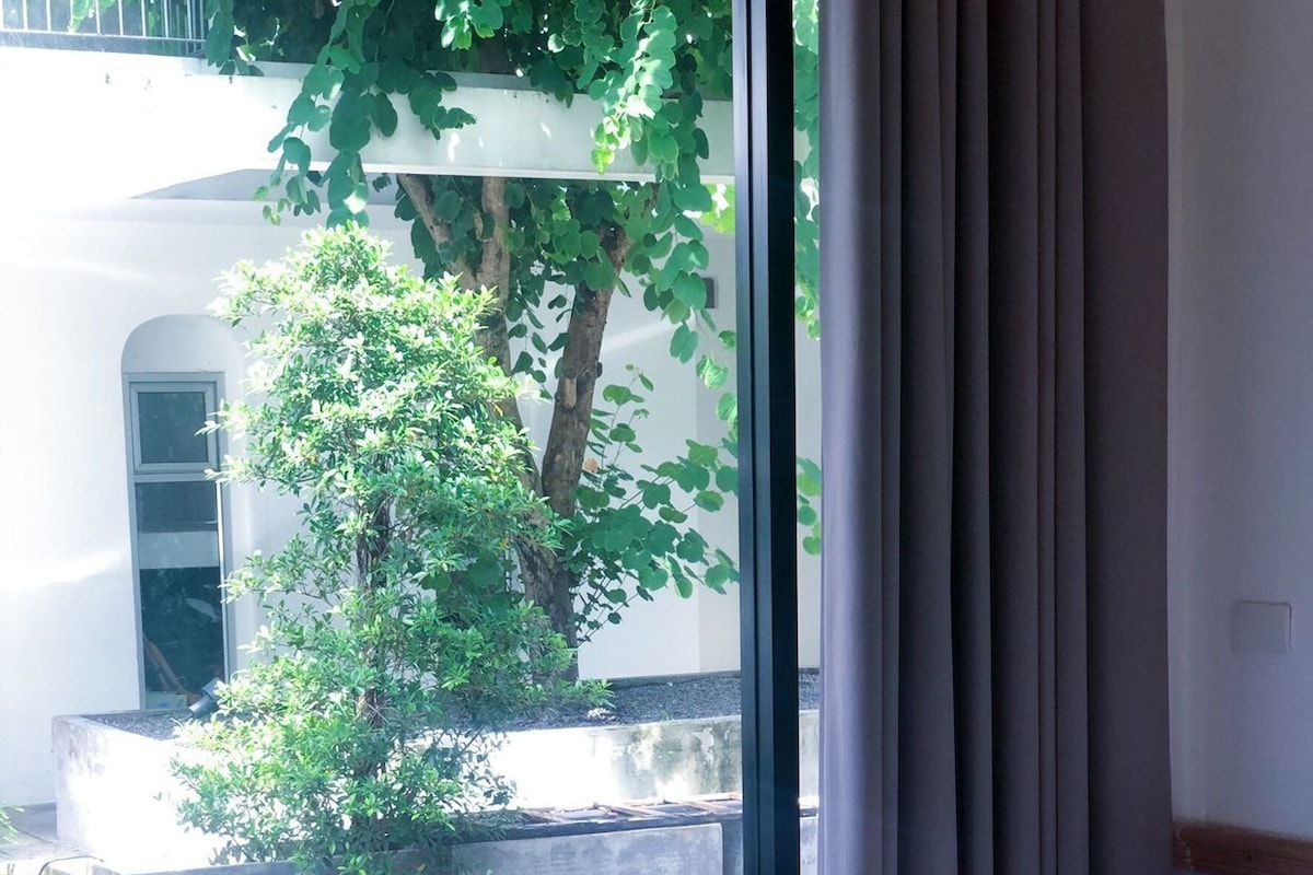 In-room safe, blackout curtains, free WiFi