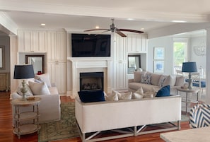 Smart TV, fireplace, DVD player, table tennis