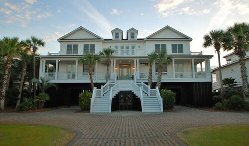 Oceanfront / Sleeps 28 / Firefly / Pool / Elevator / Great for Large Families