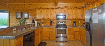 UTROLIG VISNING! STOR PLASSERING! NYTT LISTE, 4 BR 5 BA SLEEPS 12, 50% Off Zipline