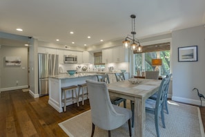 Dining - Coastal Calm- Luxury in the Lowcountry (Kiawah Island)