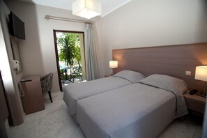 1 bedroom, premium bedding, desk, soundproofing - Kalydna Island Hotel (Kalymnos)
