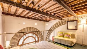Design Loft, 2 Bedrooms (Via della Penitenza 3b) | Premium bedding, down comforters, iron/ironing board, WiFi (free) - Downtown Trastevere (Rome)