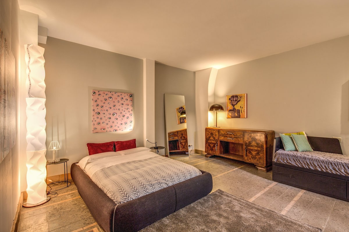 Loft Design - 2 sovrum (Via della Penitenza 3b) | Sängtillbehör av högsta kvalitet, duntäcken och strykjärn/strykbräda