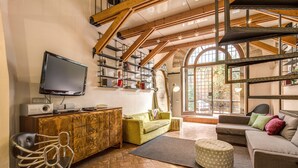 Design Loft, 2 Bedrooms (Via della Penitenza 3b) | Living room | LCD TV - Downtown Trastevere (Rome)