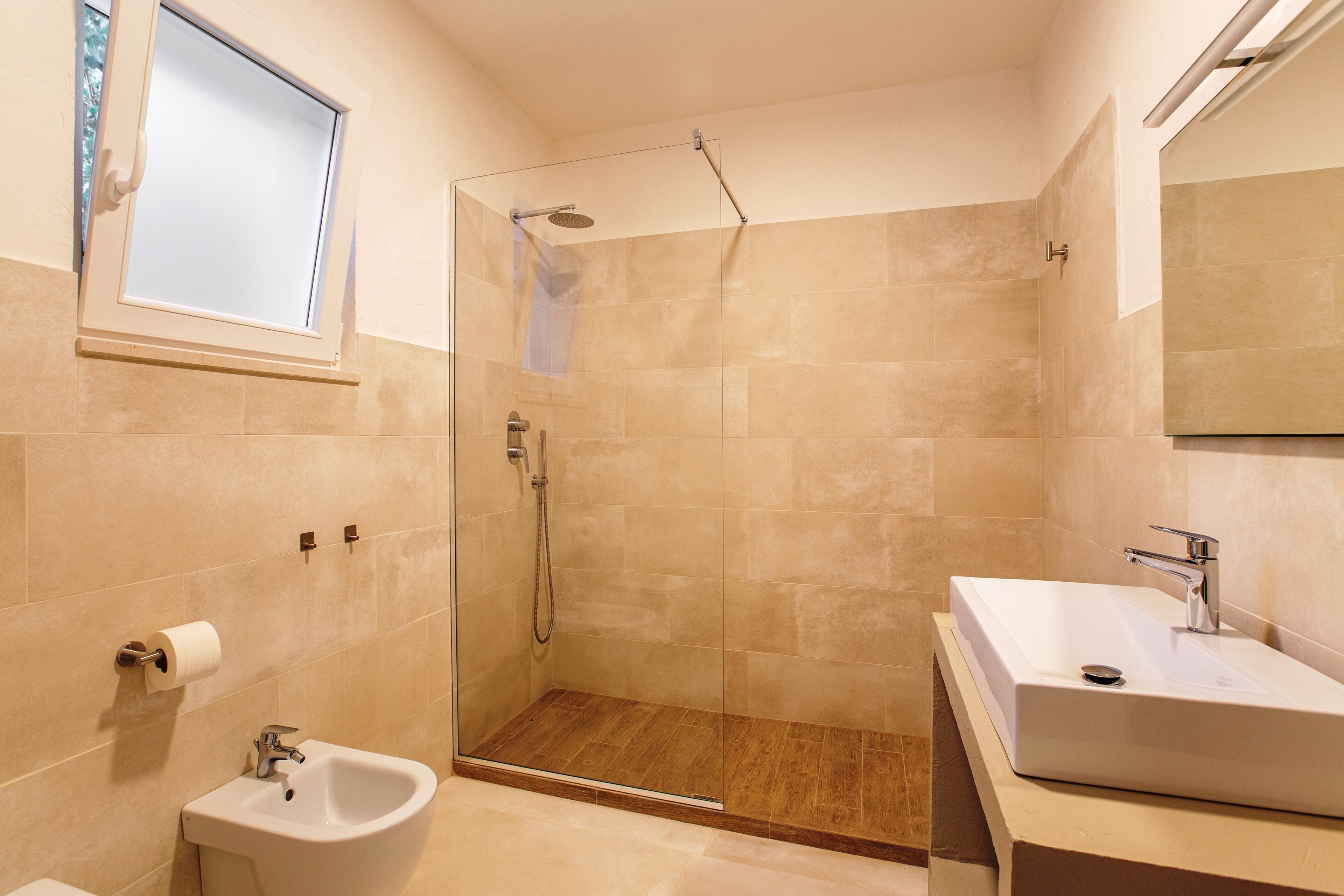Comfort Apartment | Bathroom | Shower, bidet, towels