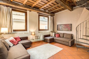 Loft, 1 Schlafzimmer, Turm (Vicolo Savelli 2) | Wohnzimmer | LCD-Fernseher