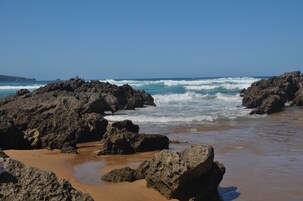 Perto da praia, areia branca, 15 bares na praia 