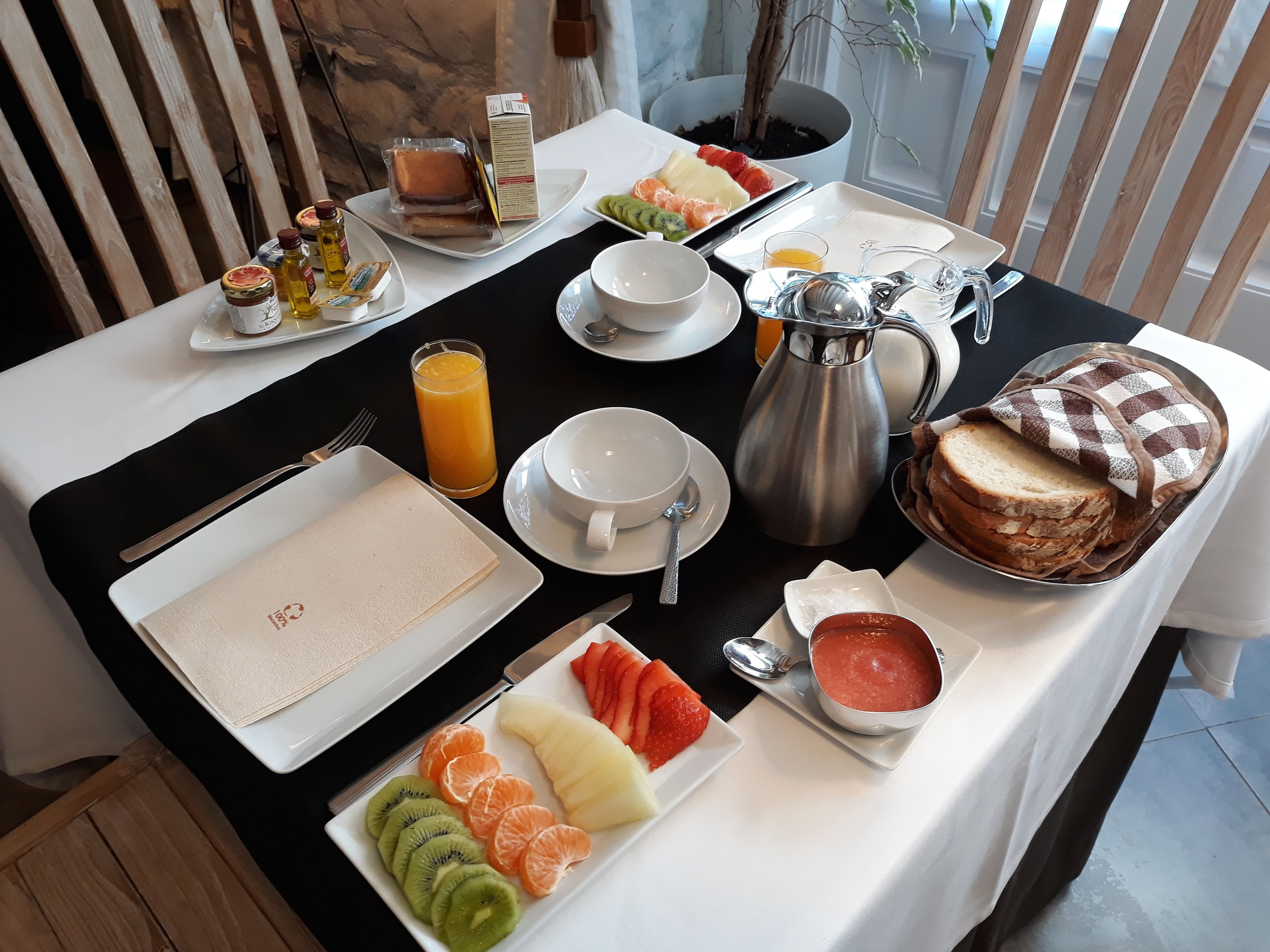 free daily full breakfast