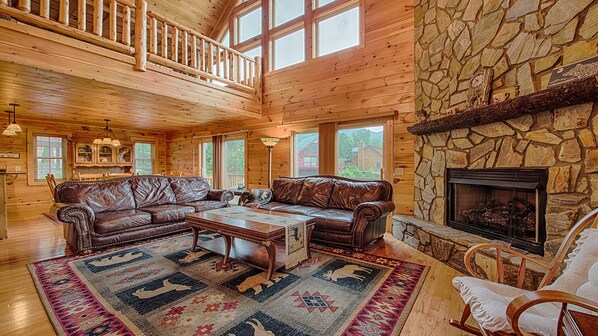 Smart TV, chimenea, reproductor de DVD y tenis de mesa