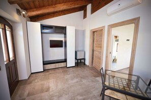 Junior Suite (2) | Living area | Flat-screen TV - Casale905 (Crecchio)