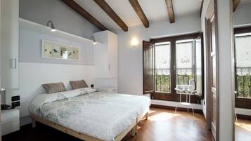 Hochwertige Bettwaren, Schreibtisch, kostenloses WLAN