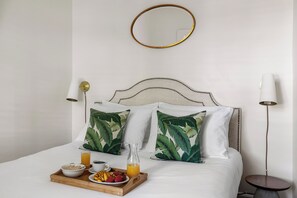 2 bedrooms, iron/ironing board, internet