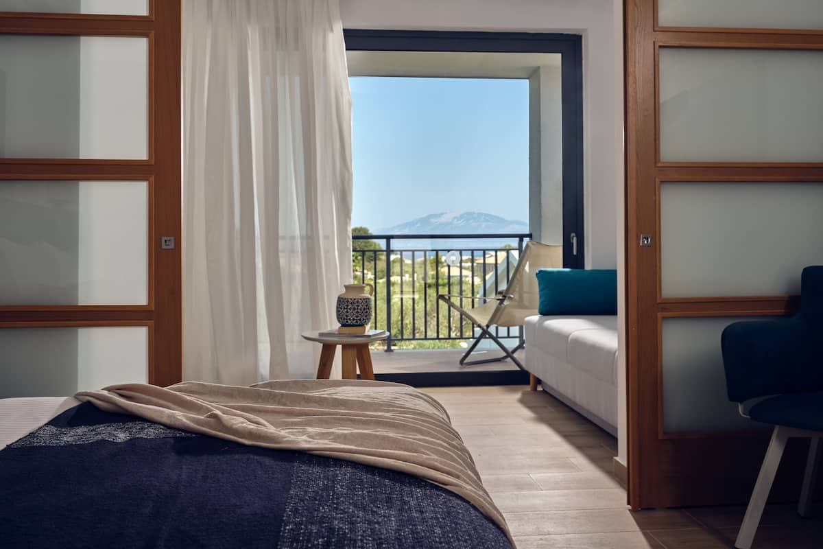Deluxe Suite, Sea View (Annex 200m) | 1 bedroom, Egyptian cotton sheets, premium bedding, down comforters