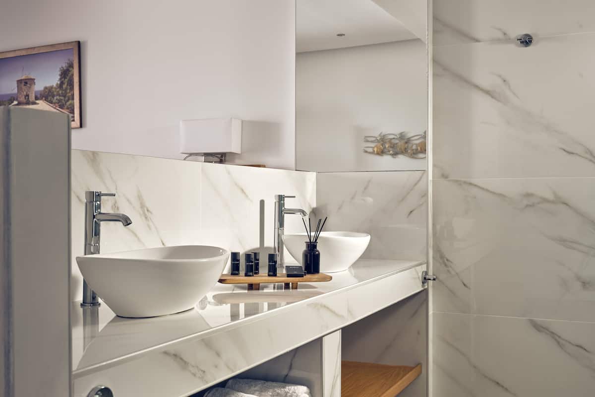 1 bedroom, egyptian cotton sheets, premium bedding, down duvets