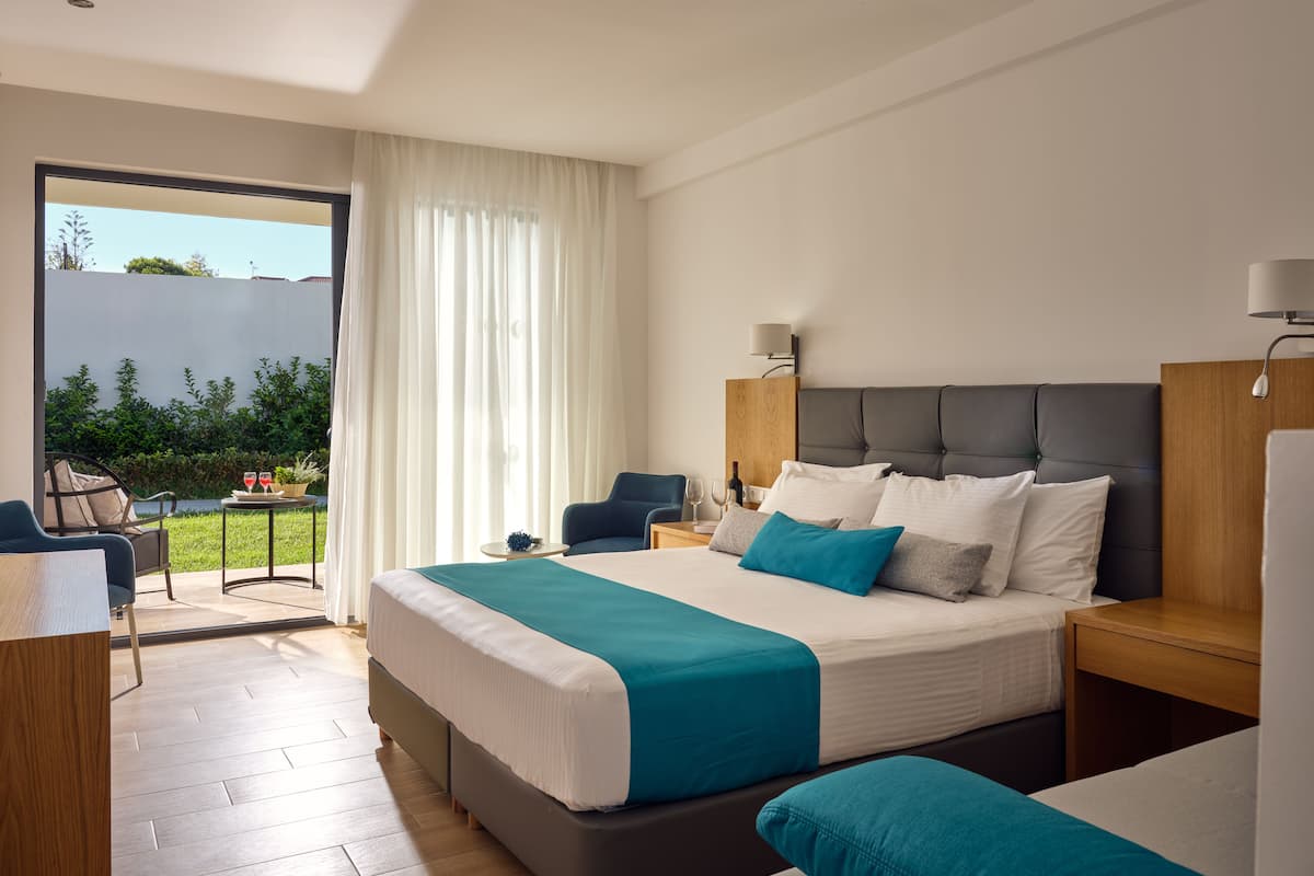 Deluxe Double Room, Pool View | 1 bedroom, Egyptian cotton sheets, premium bedding, down comforters