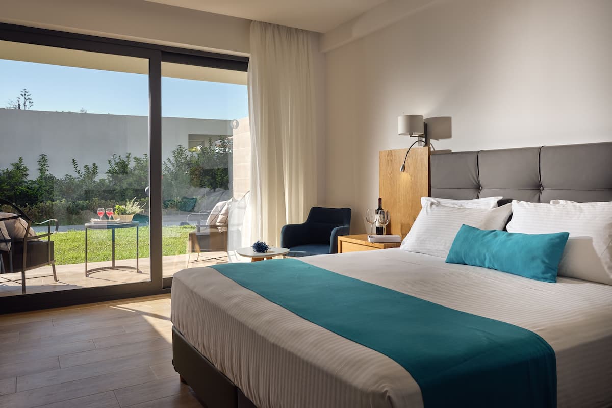 Superior Double Room, Pool Access | 1 bedroom, Egyptian cotton sheets, premium bedding, down comforters