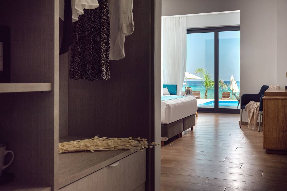 Seaside Suite with Private Pool | Sengetøy i egyptisk bomull, sengetøy av topp kvalitet og dundyner