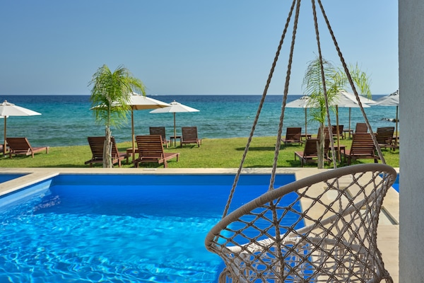 1 bedroom, Egyptian cotton sheets, premium bedding, down duvets