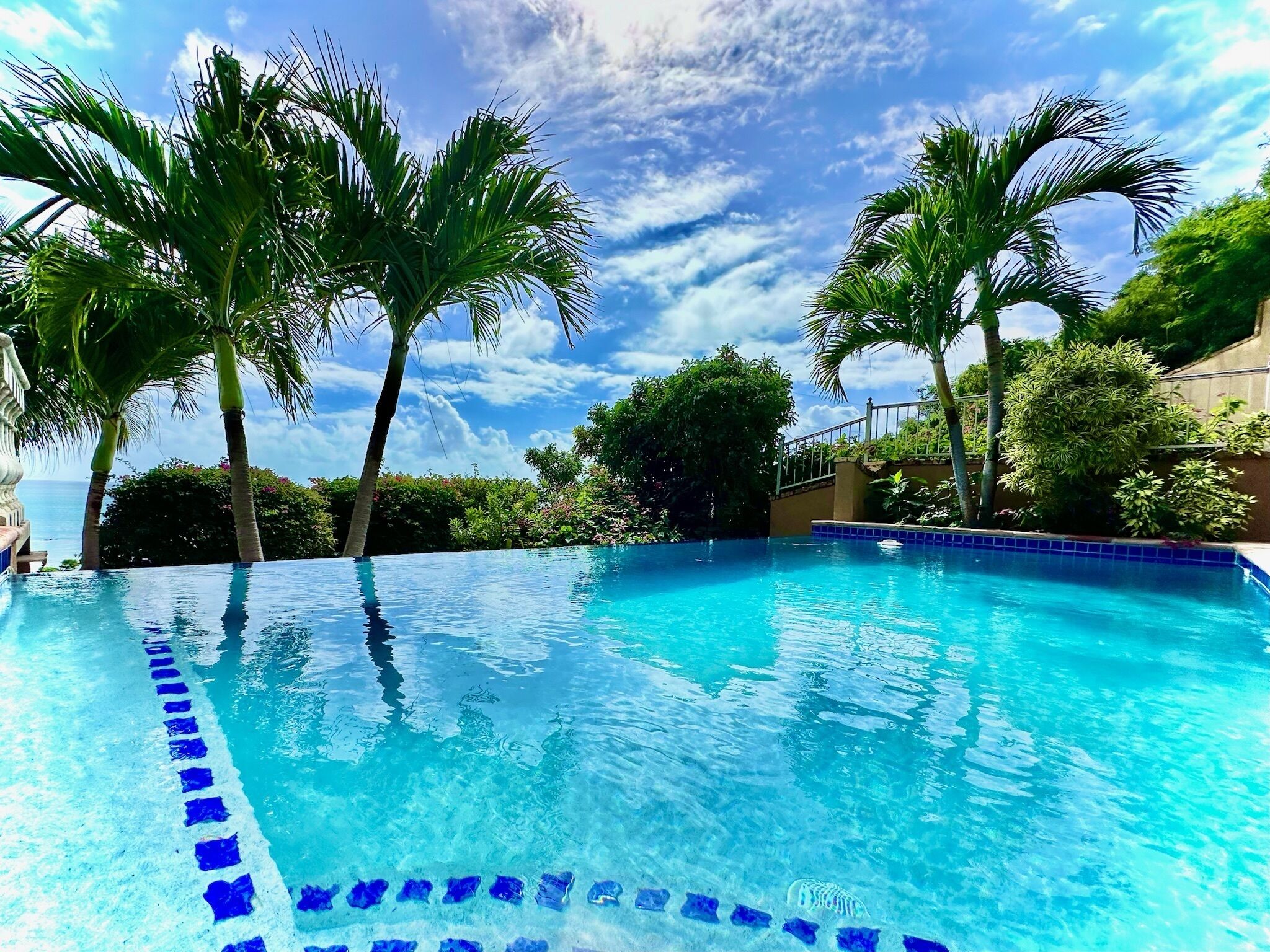 Outdoor pool, an infinity pool