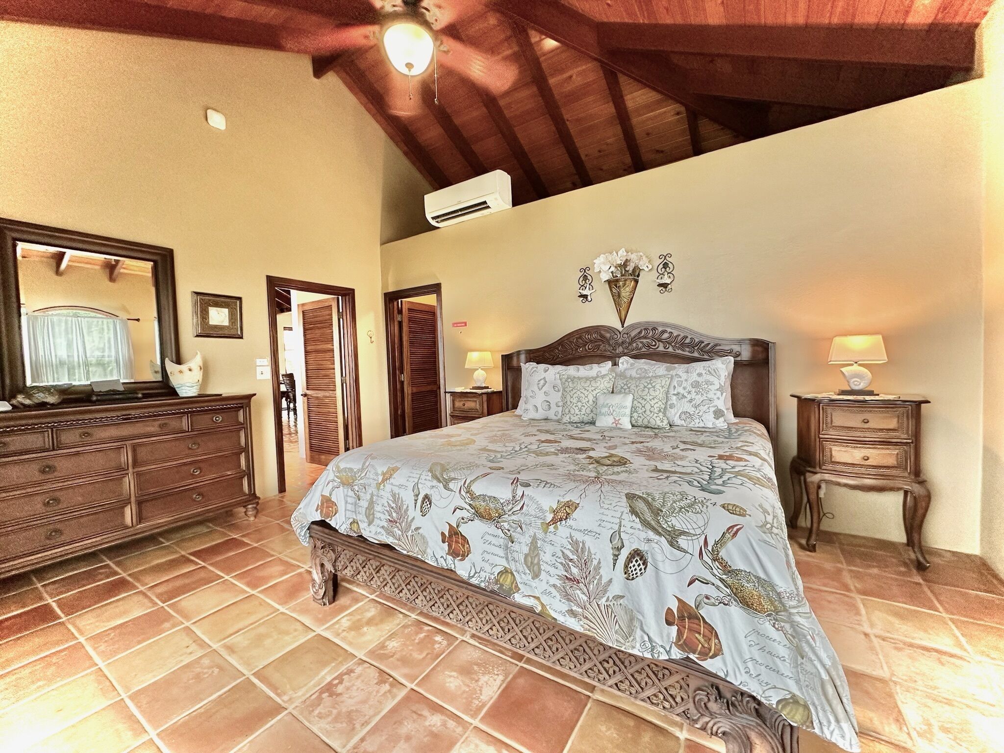 3 bedrooms, desk, iron/ironing board, WiFi (free)