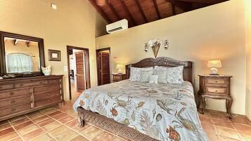 3 bedrooms, desk, iron/ironing board, WiFi (free)