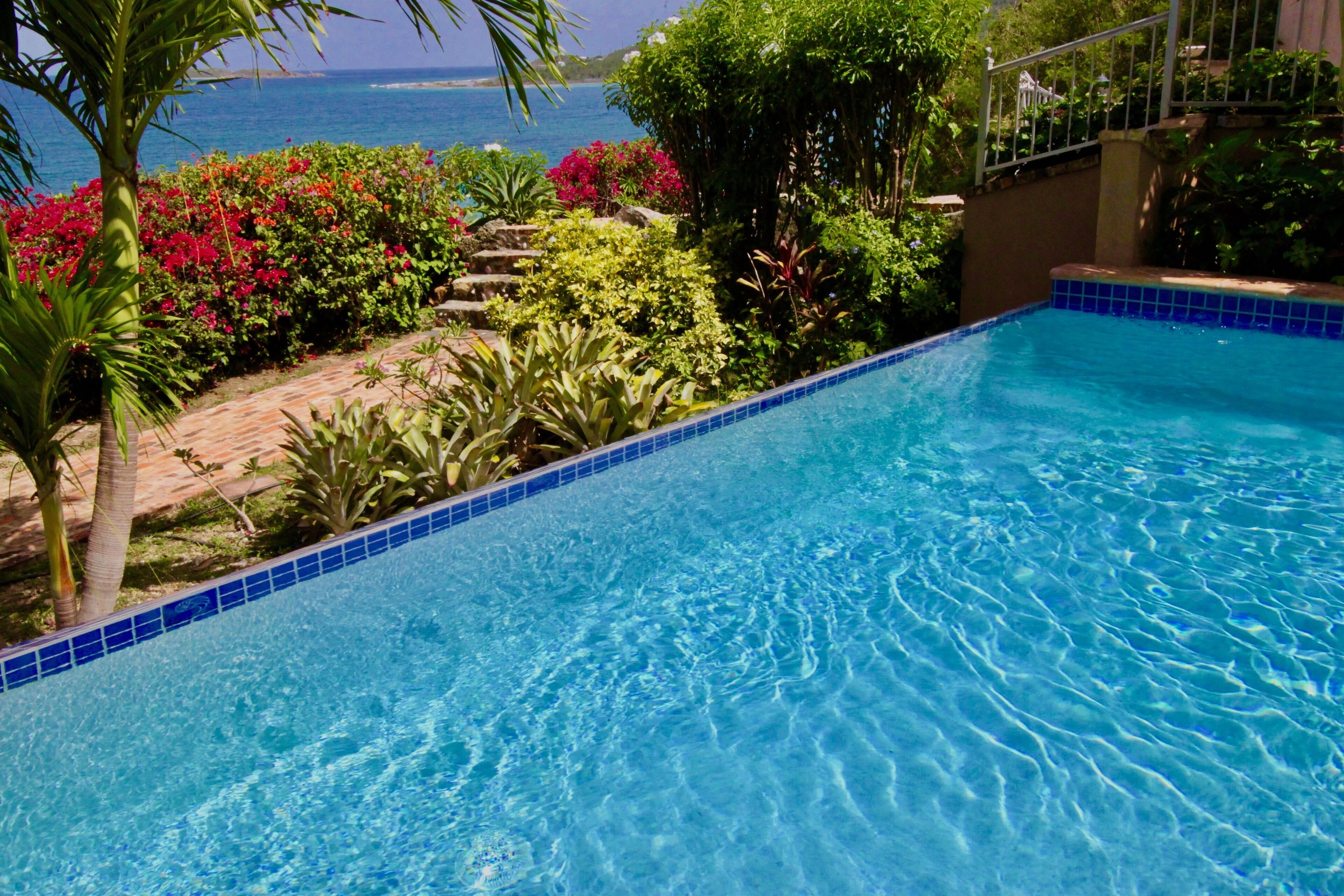 Outdoor pool, an infinity pool