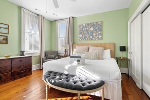 3 slaapkamers, een strijkplank/strijkijzer, internet