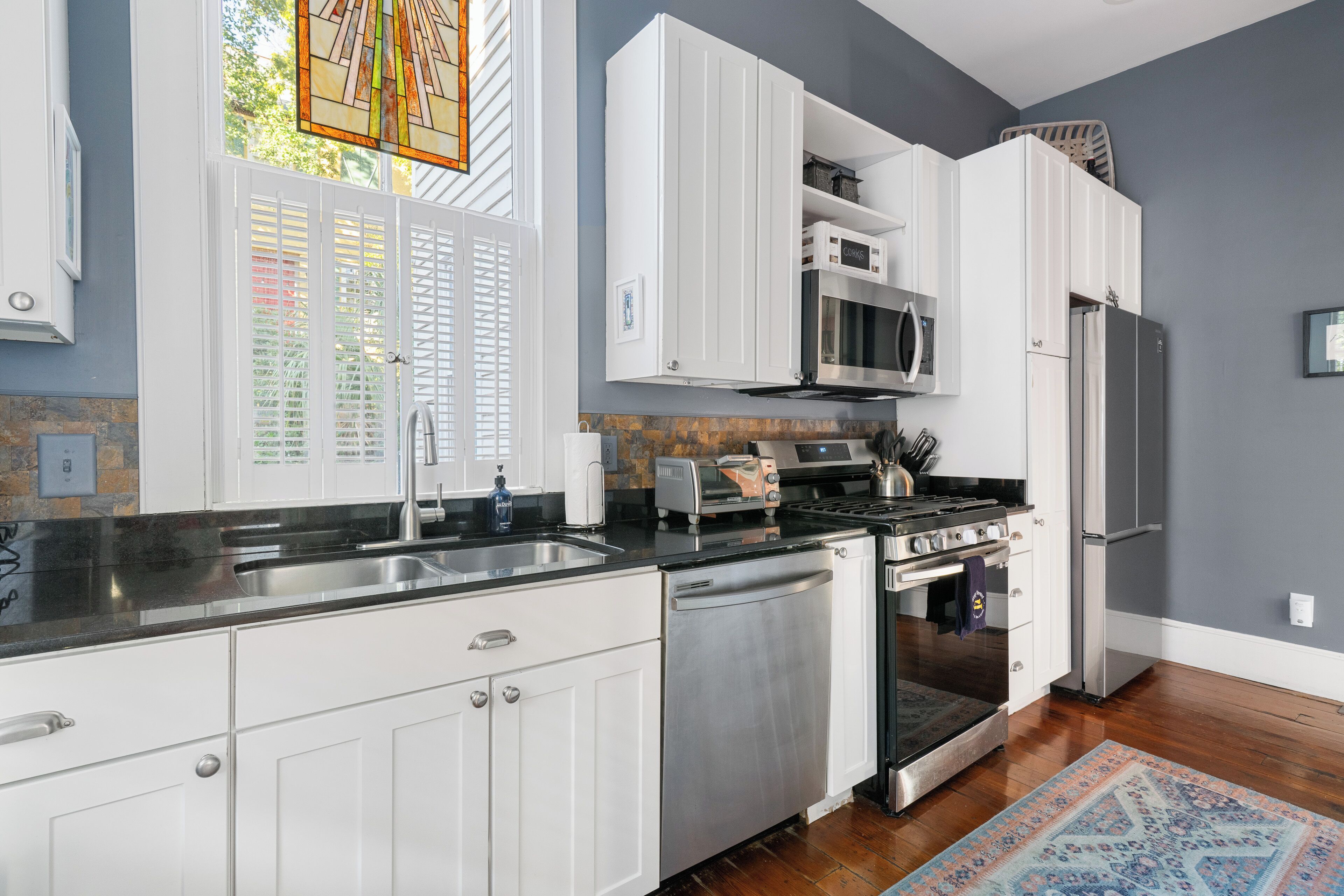 Coffee/tea maker, fridge, microwave, oven