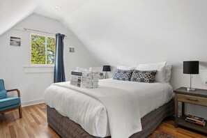 3 bedrooms, iron/ironing board, Internet