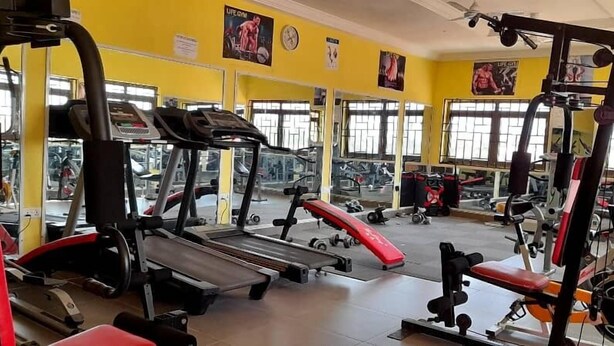 A gym with treadmills, weight machines, and benches. - Nagino Lodge (Nyanyanu)